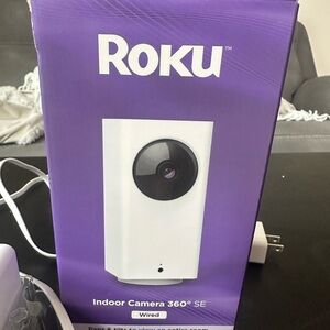Roku 360° SE Indoor Camera in White and Purple